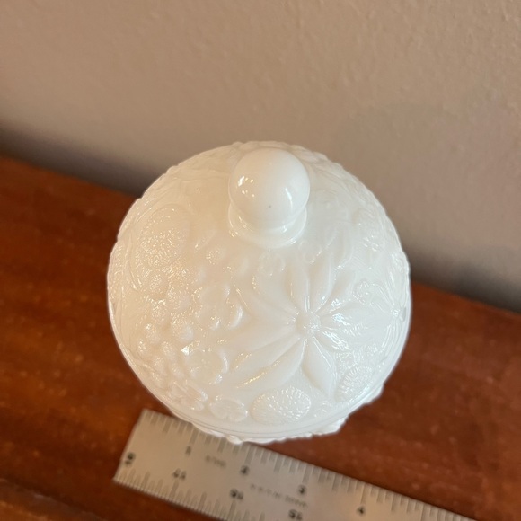 Vintage Avon Milk Glass Easter Egg Decorative Footed Jar Opaque White Floral - Picture 5 of 6